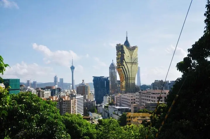 2025新澳门和香港天天精准免费大全，全面释义、解释与落实